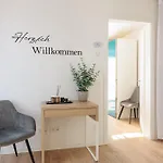 Modernes Mit Terrasse & Garten, Parkplatz & 24h Self-check-in *