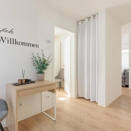 Modernes Mit Terrasse & Garten, Parkplatz & 24h Self-check-in Appartement *