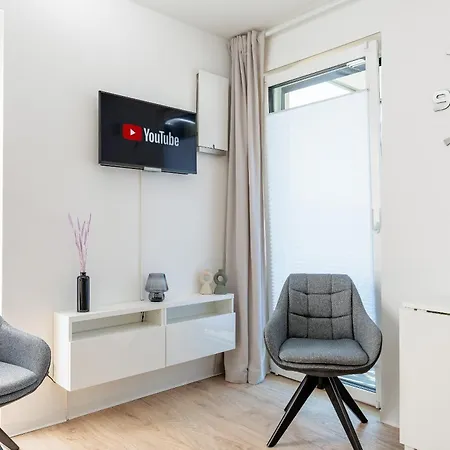 Modernes Mit Terrasse & Garten, Parkplatz & 24h Self-check-in