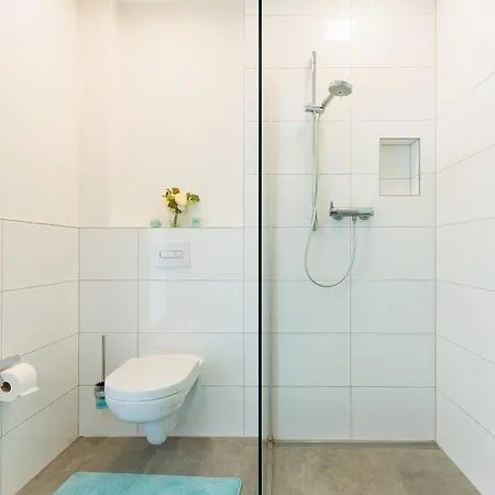 Modernes Mit Terrasse & Garten, Parkplatz & 24h Self-check-in