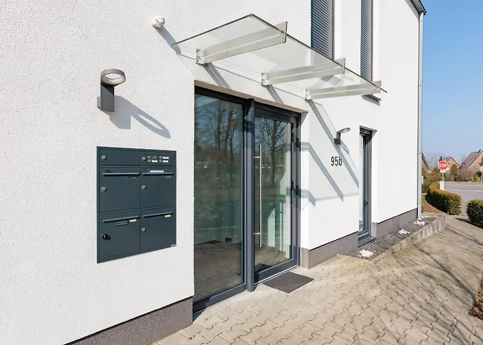 Modernes Mit Terrasse & Garten, Parkplatz & 24h Self-check-in Appartement *